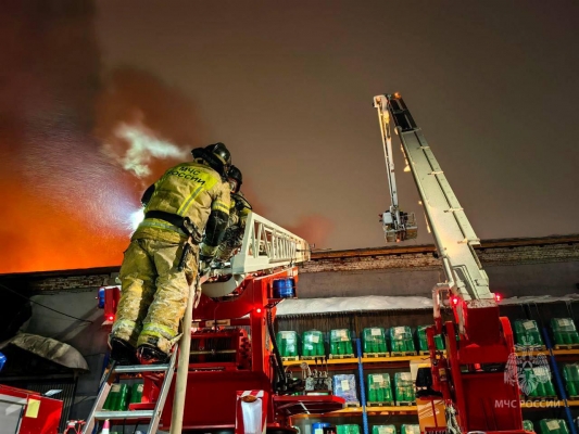 В Ижевске потушили большой производственный пожар