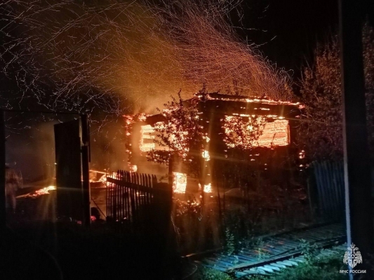 Удмуртия: 5 пожаров за ночь, разрушен дом в Киясовском районе из-за короткого замыкания