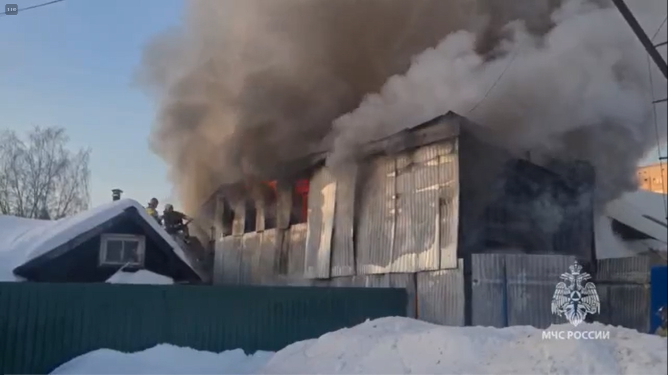 Что горит в ижевске в данный момент. Пожар в Ижевске сейчас Ленинский район. Пожар в Балезино вчера. Пожар в Ижевске вчера. Пожар ул мебельщиков.