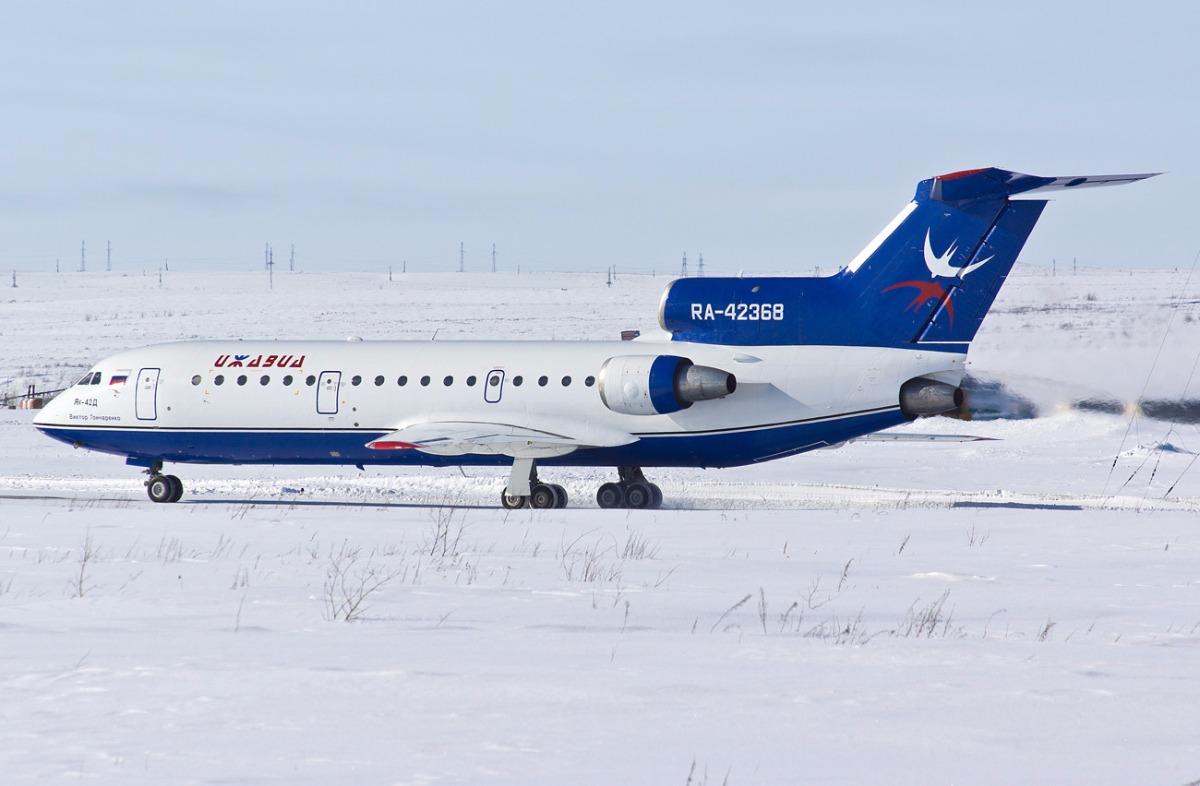 Ижевский самолет. Аэропорт Ижевск Ижавиа. Як-42 Ижавиа. Самолёты в аэропорту Ижевск. Ижавиа Боинг.