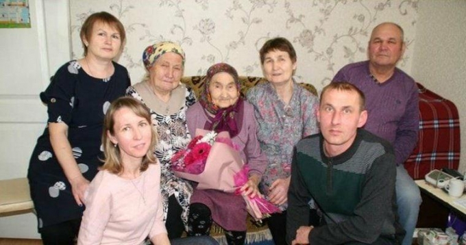 Врачи вылечили от коронавируса 100-летнюю жительницу Ижевска