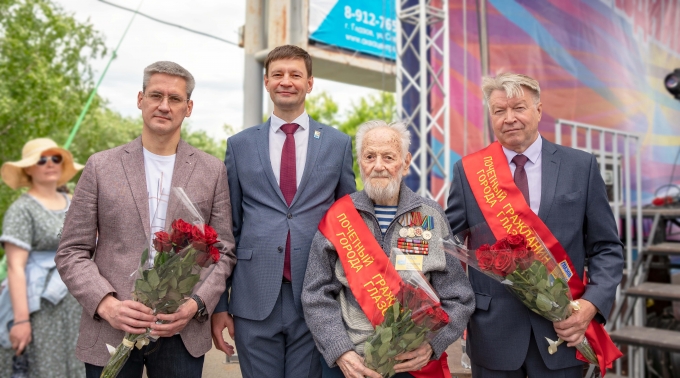 Представителям ЧМЗ присвоили звание Почетного гражданина города Глазова
