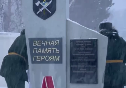 В Кизнере на территории войсковой части открыли памятник нашим героям