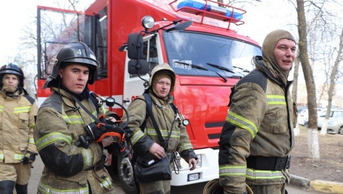При пожаре на улице Ворошилова в Ижевске погиб один человек
