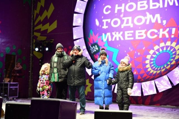 В новогоднюю ночь Центральную площадь Ижевска посетили 3 000 ижевчан