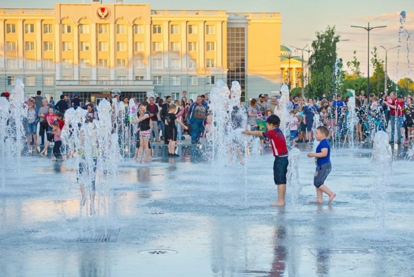 Глава Ижевска попросил не превращать фонтаны на Центральной площади в баню и филиал пляжа