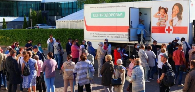 565 человек поставили прививку от коронавируса в передвижном комплексе в Ижевске