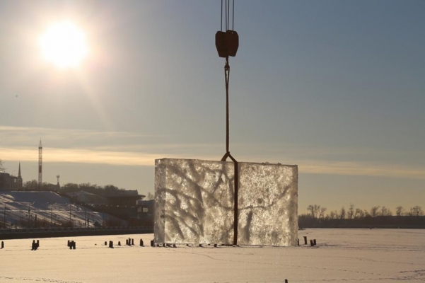 В Ижевске начали заготавливать лед для строительства ледового городка