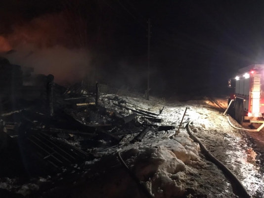 В Глазовском районе Удмуртии в ночном пожаре погибли 4 человека 