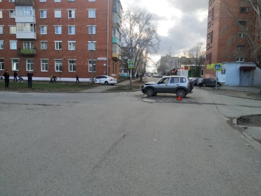 Иномарка столкнулась с «Шевроле Нива» на перекрестке в Ижевске 