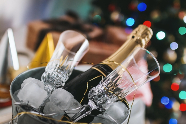 Здоровый Новый год: Врачи рассказали, почему нельзя садиться за руль даже после бокала шампанского