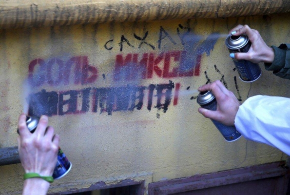 327 надписей наркотического содержания в течение года устранили с фасадов зданий в Ижевске