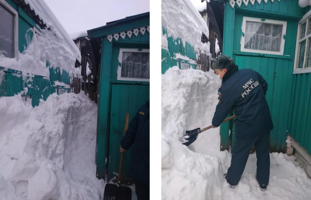 В Можге спасатели помогли пенсионерке выбраться из снежного плена