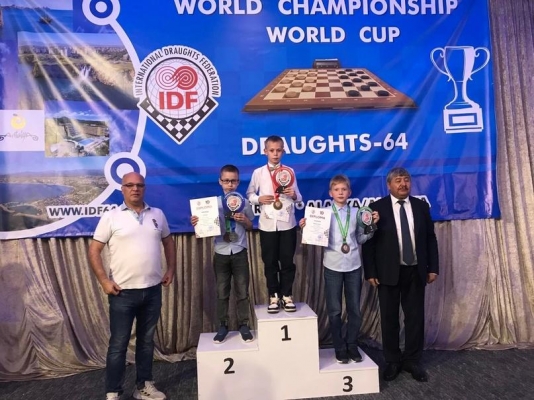 Ученик школы № 17 Воткинска стал победителем первенства мира по шашкам в Аланье