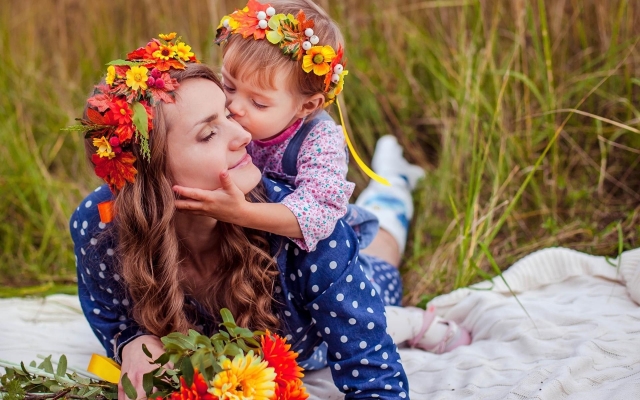 Галопом по ТОПам: 8 успешных русских многодетных мам