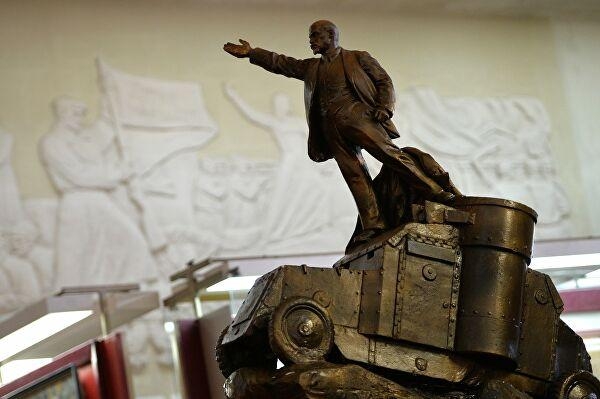 16 апреля 103 года назад вернувшийся в Россию Владимир Ленин выступил с крыши броневика