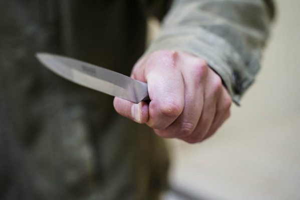 Житель Удмуртии ударил ножом в живот свою мать 