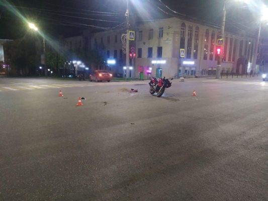 Мотоциклист и 29-летняя женщина пострадали в ДТП с легковым автомобилем в Ижевске