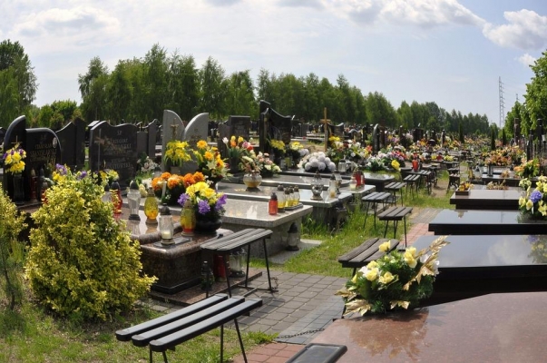 Заведующую муниципальными кладбищами в Можге подозревают в получении взятки