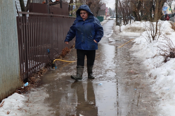 Подтопленные тротуары вблизи двух школ Ижевска расчистили по сигналу активистов